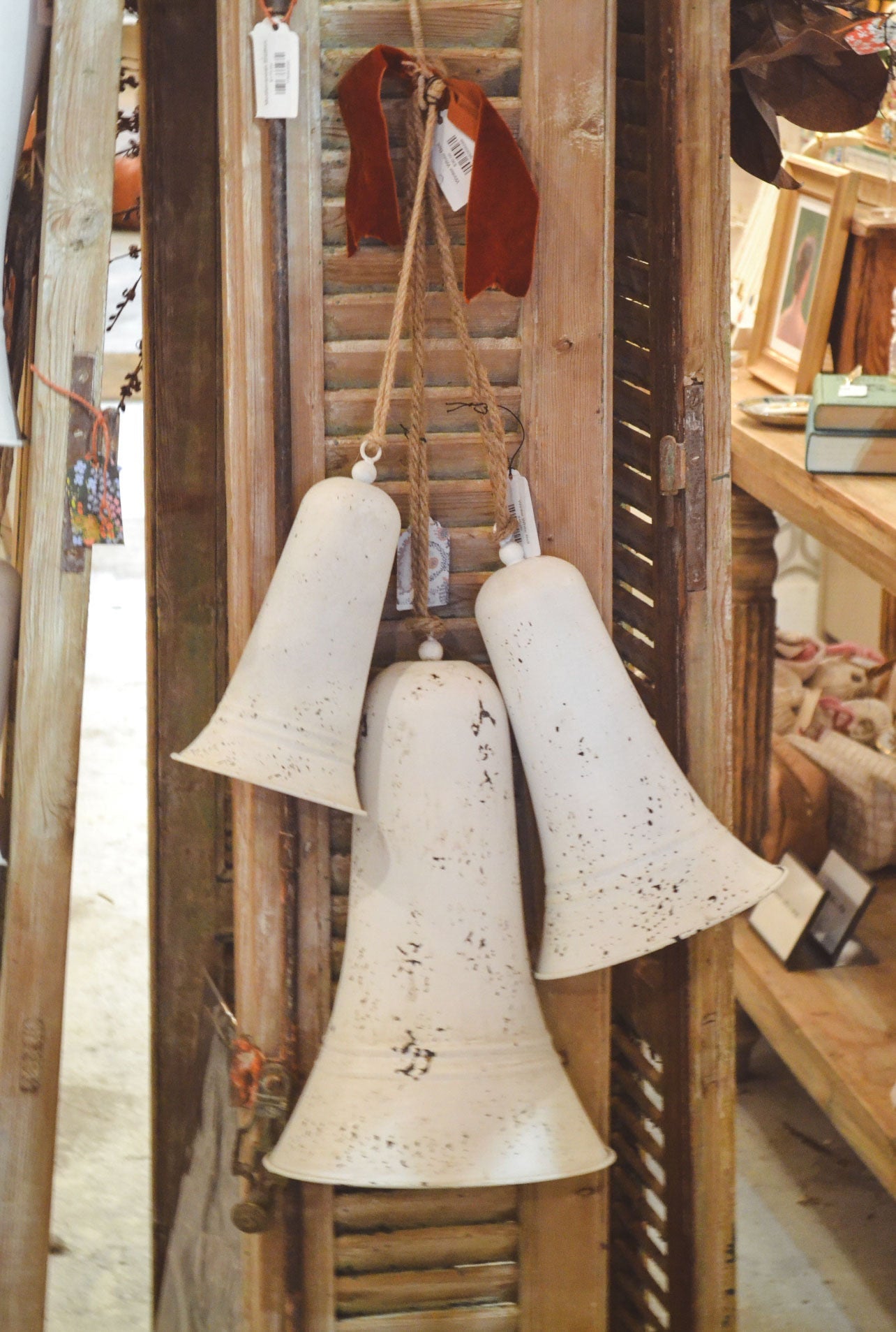 Winter White Bell - iron