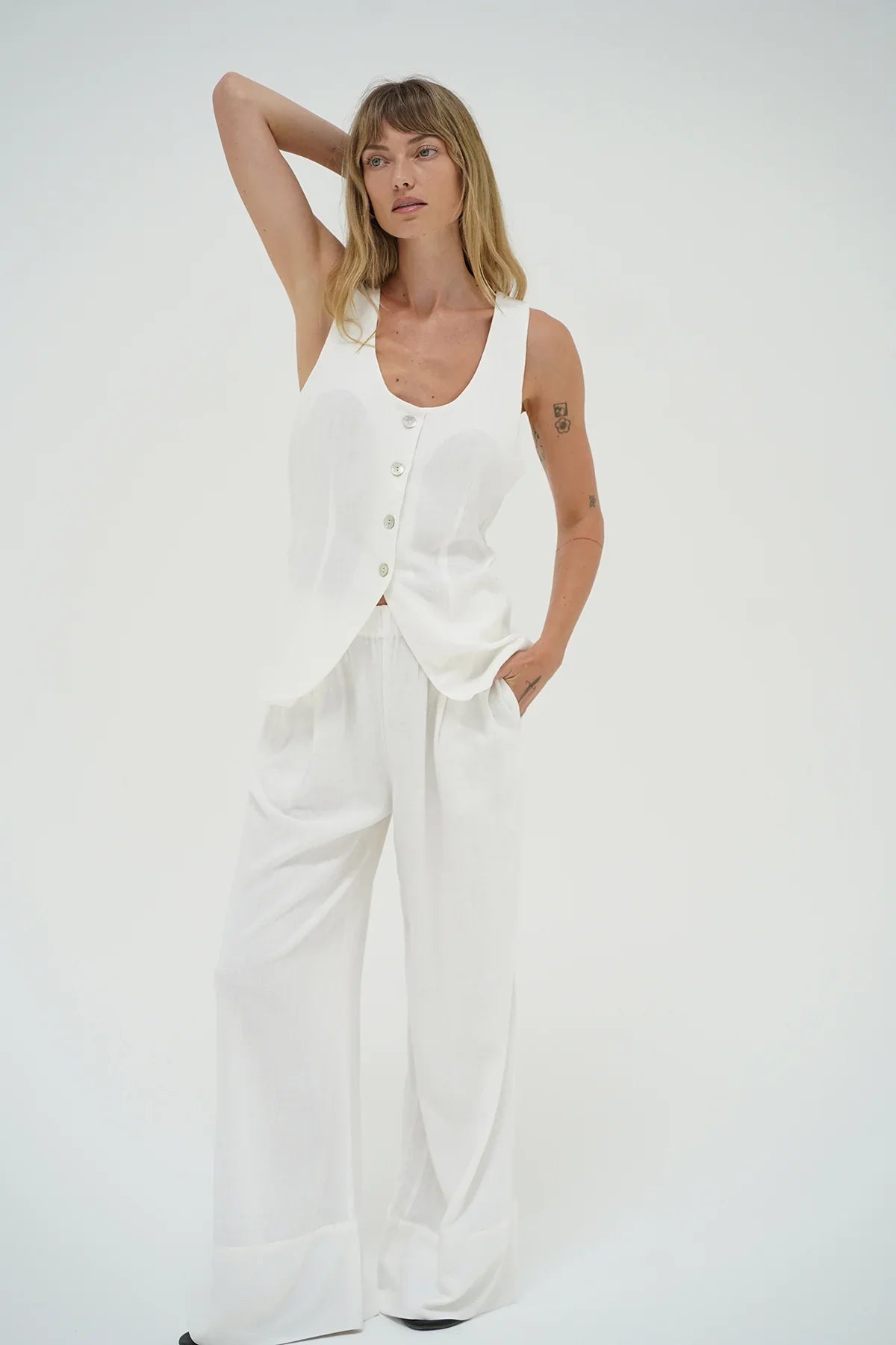 LNA Kai Long Line Linen Vest